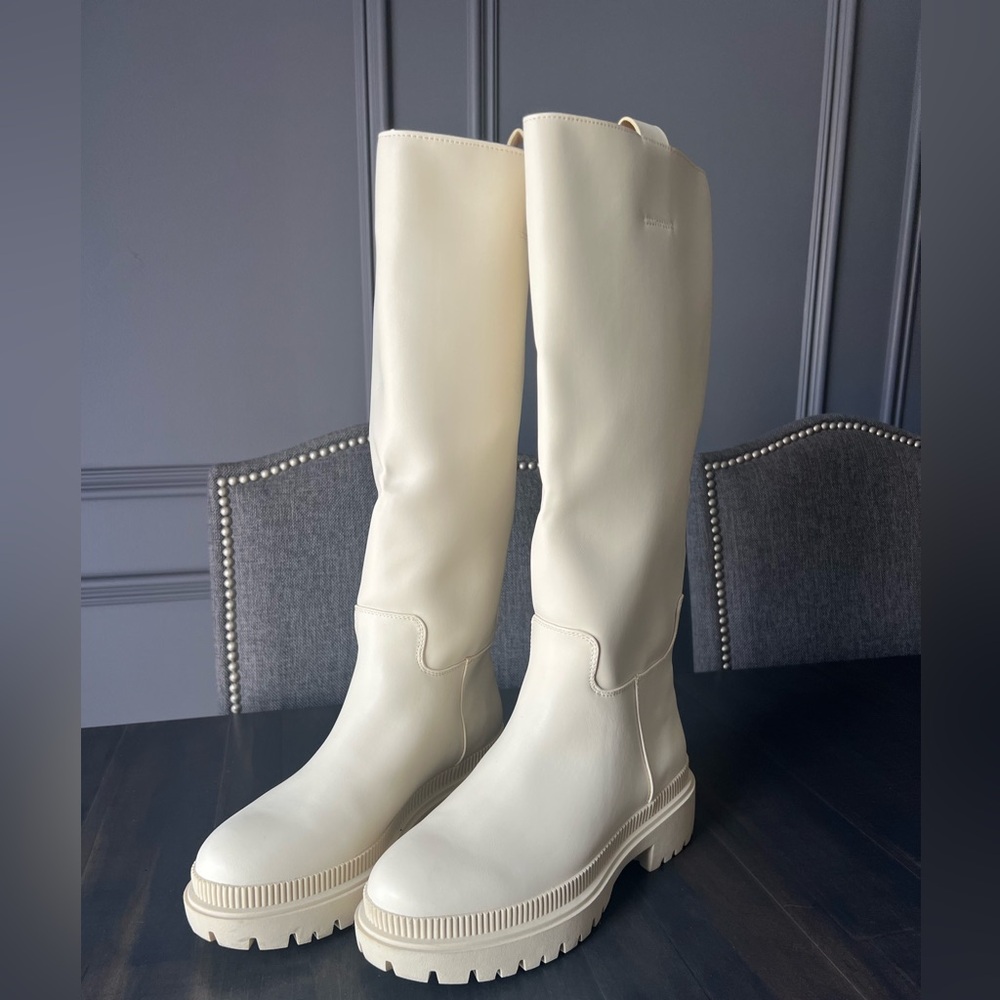 White/Ivory knee high Chelsea Boots